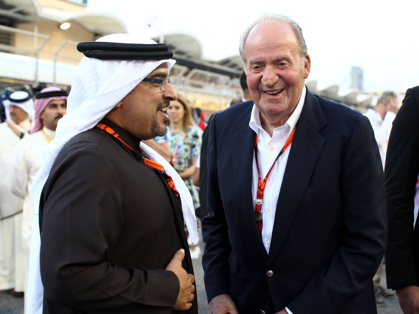 El rey don Juan Carlos con el príncipe Salman bin Hamad bin Isa Al Khalifa de Bahrein. (Getty) 