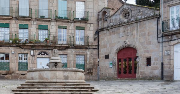 Foto: Capilla de San Cosme y San Damián en el casco antiguo de Ourense.