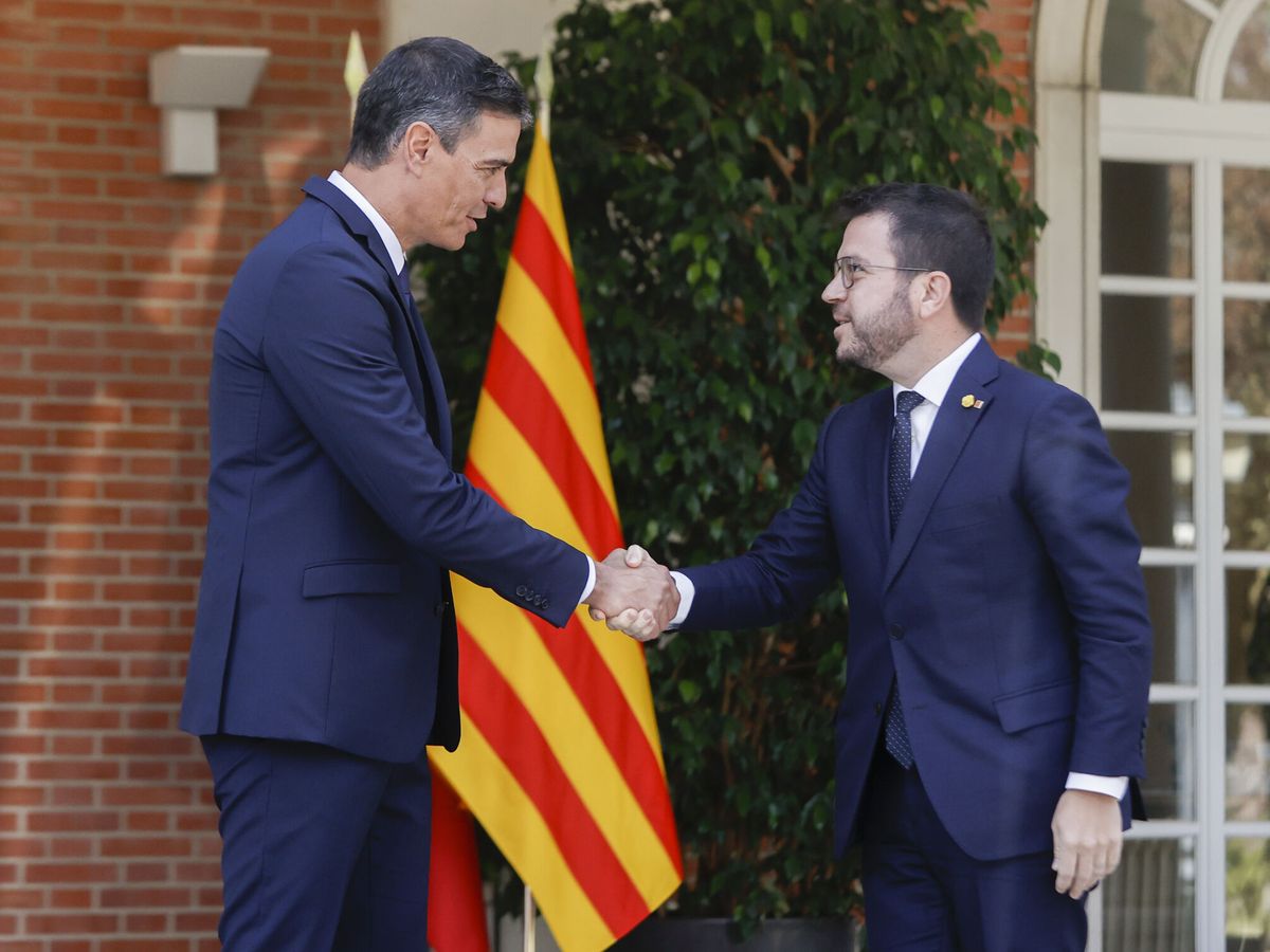 Foto: Pedro Sánchez recibe a Pere Aragonès en Moncloa. (EFE/Emilio Naranjo)