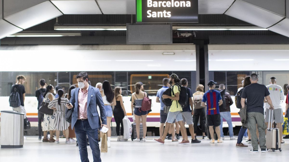 Caos en un tren Alicante - Barcelona: 300 pasajeros se quedan atrapados durante 13 horas