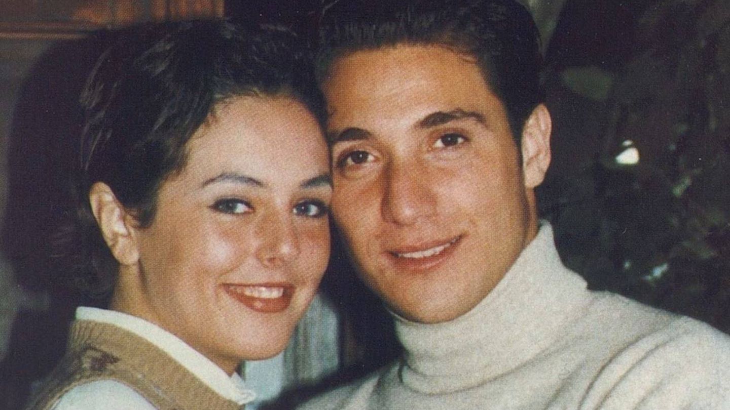 Rocío Carrasco y Antonio David Flores, en su juventud. (Mediaset España)