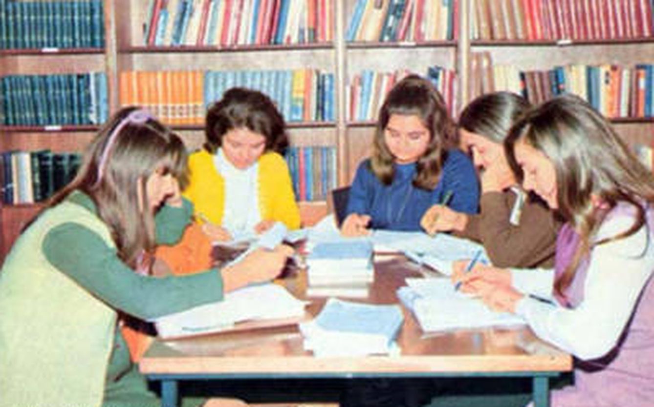 Varias mujeres estudiando en una universidad de Teherán (Fouman)