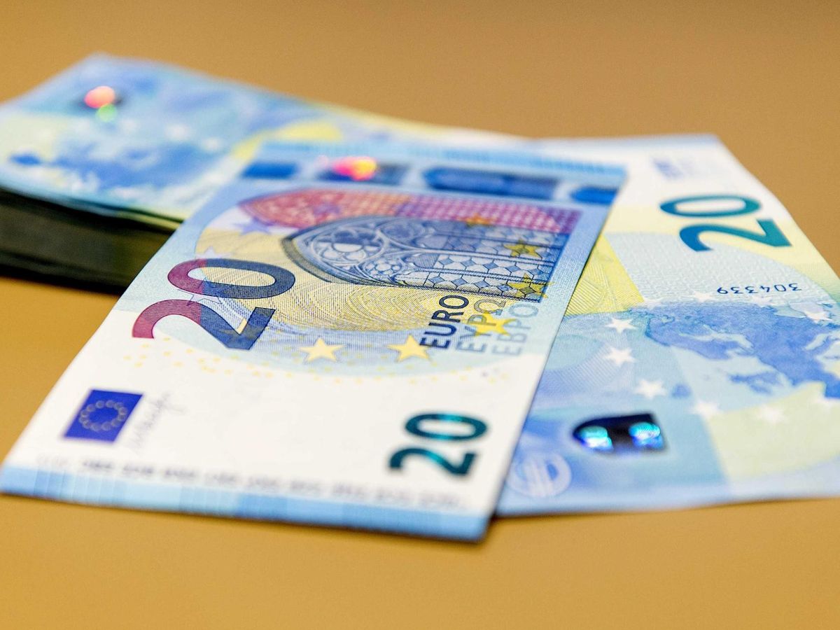 Foto: Vista de los nuevos billetes de 20 euros. (EFE)