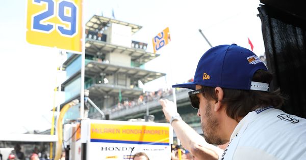 Foto: Fernando Alonso disputará este domingo las 500 Millas de Indianápolis por primera vez. (EFE)