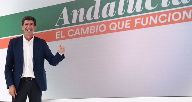 El candidato de Ciudadanos posa para los medios. (EFE/Víctor Lerena)