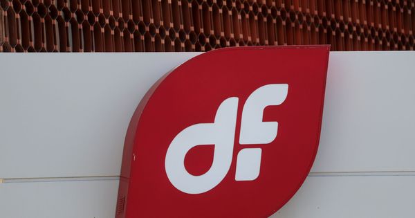 Foto: El logo de Duro Felguera, en la fachada de sus oficinas en Madrid. (Reuters)