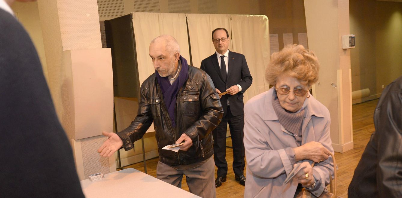 Foto: El presidente Hollande durante la votación en Tulle, Francia (Efe). 