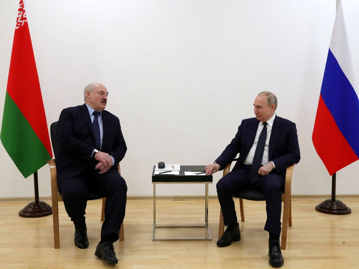 Foto: Alexander Lukashenko y Vladimir Putin, hoy en Rusia. (Reuters/ Mikhail Klimentyev) 