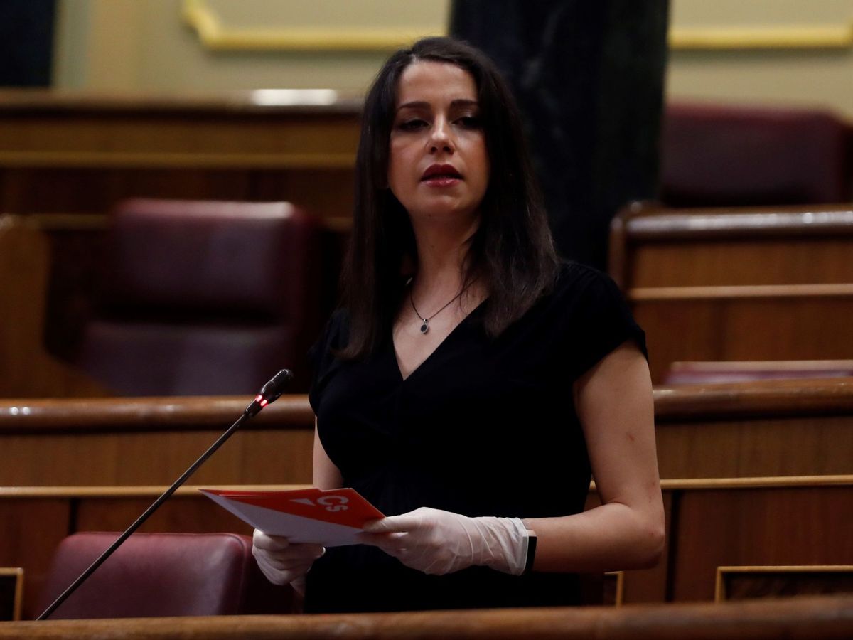 Foto: La portavoz de Ciudadanos, Inés Arrimadas, interviene en el pleno del Congreso. (EFE)