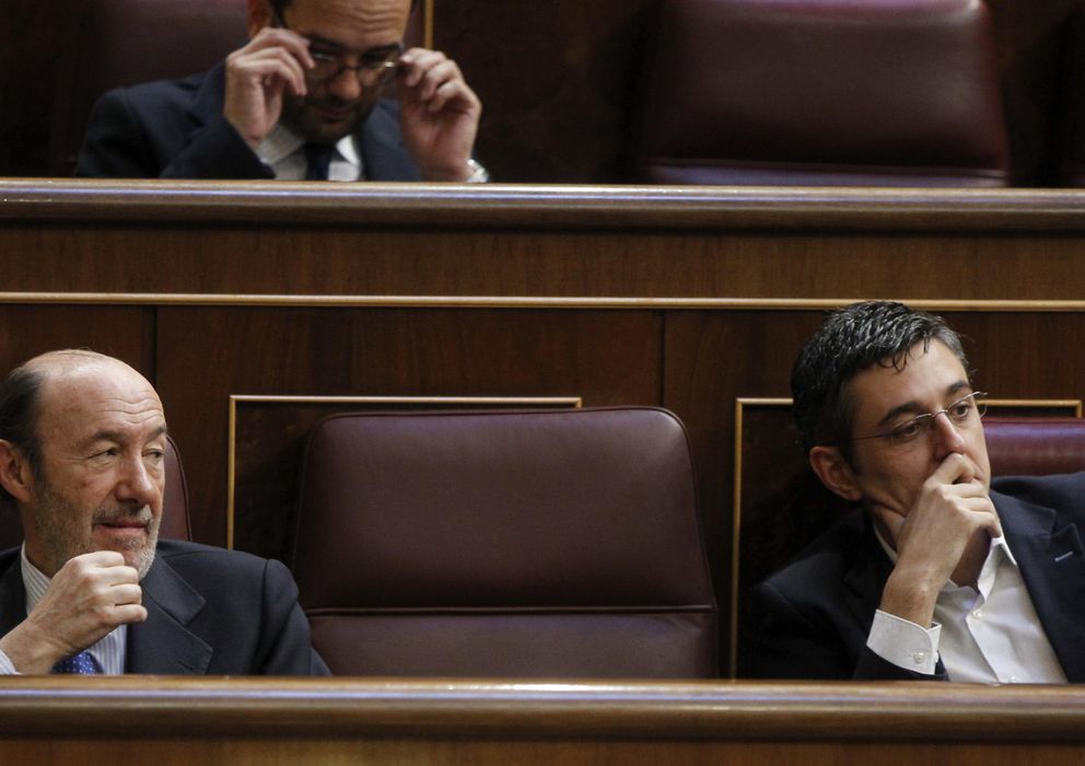 Foto: Alfredo Pérez Rubalca y Eduardo Madina en el Congreso. (EFE)
