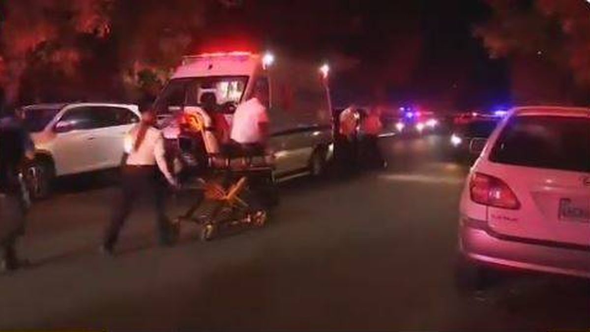 Cuatro muertos y una decena de heridos en un tiroteo en una vivienda en California
