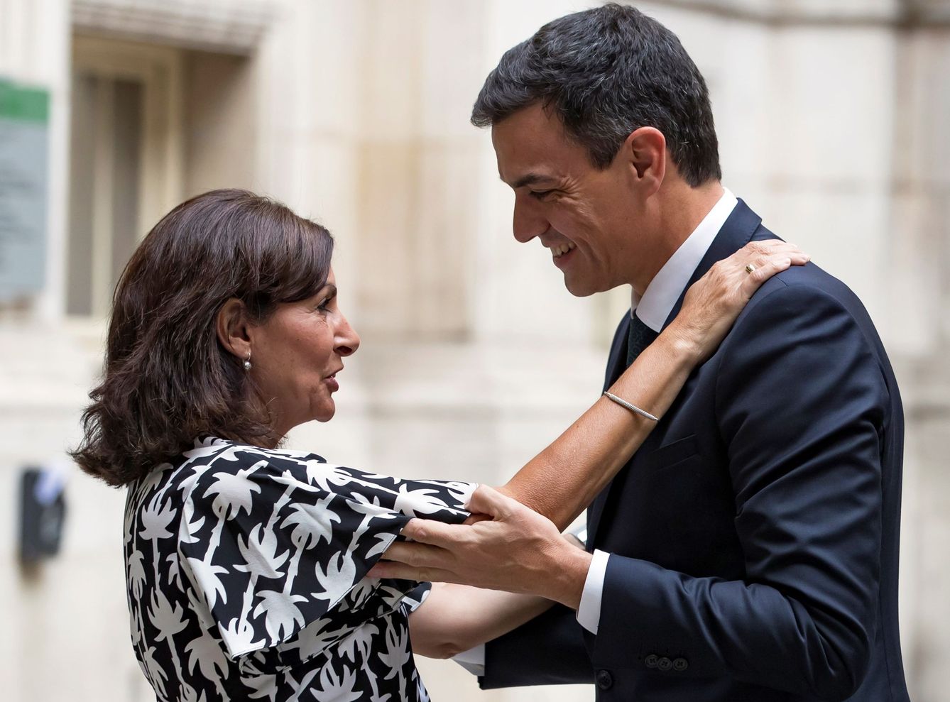 Anne Hidalgo, recibiendo a Pedro Sánchez en París en 2018. (EFE)