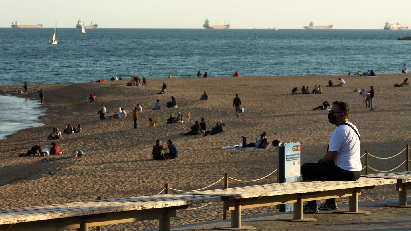 Playa de la Barceloneta de Barcelona este octubre. (EFE)