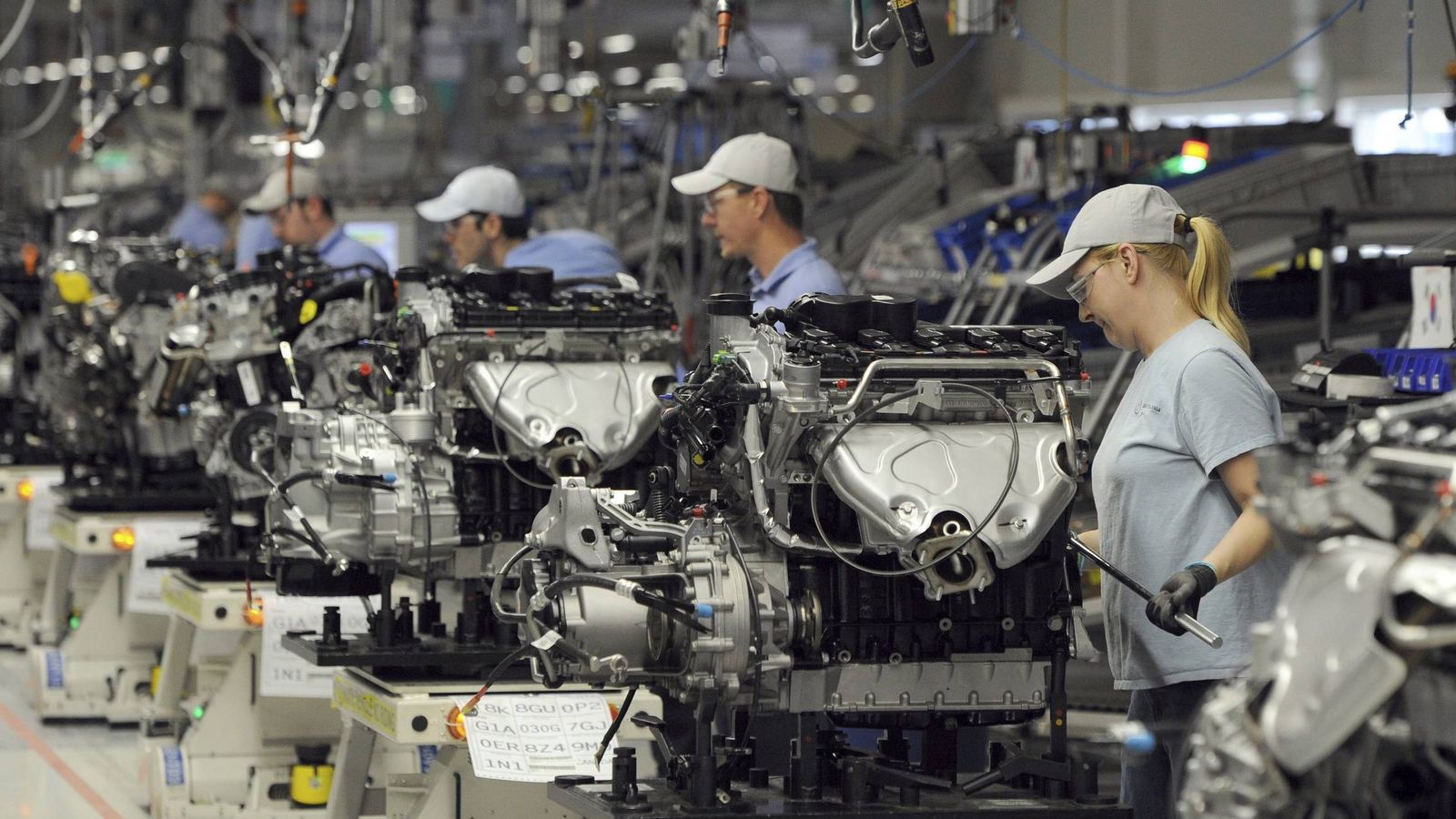 Foto: Forografía de una cadena de montaje de un planta de la marca alemana Volkswagen. (Efe) 