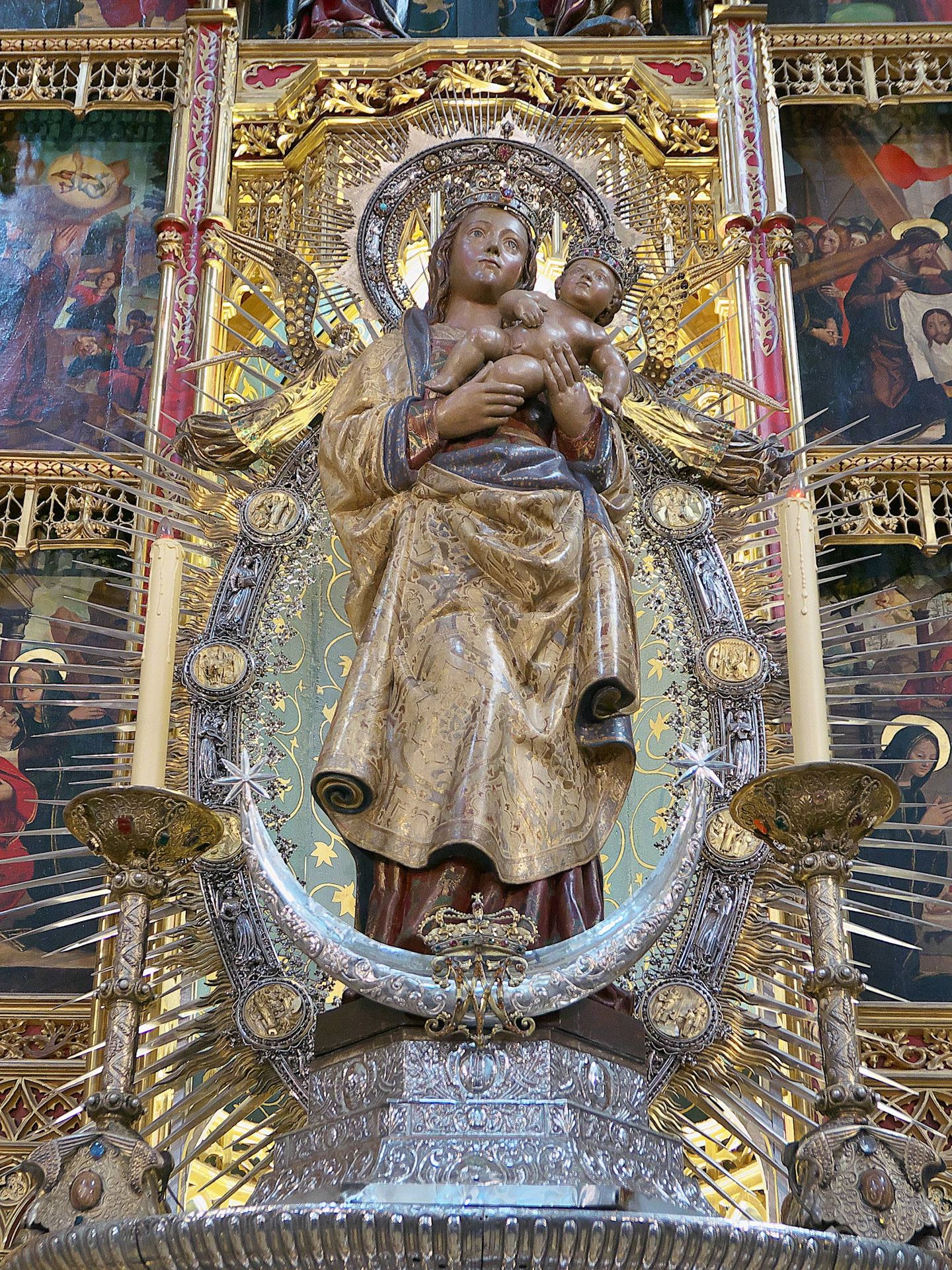 Imagen de la Virgen de la Almudena en la Catedral de Madrid. 