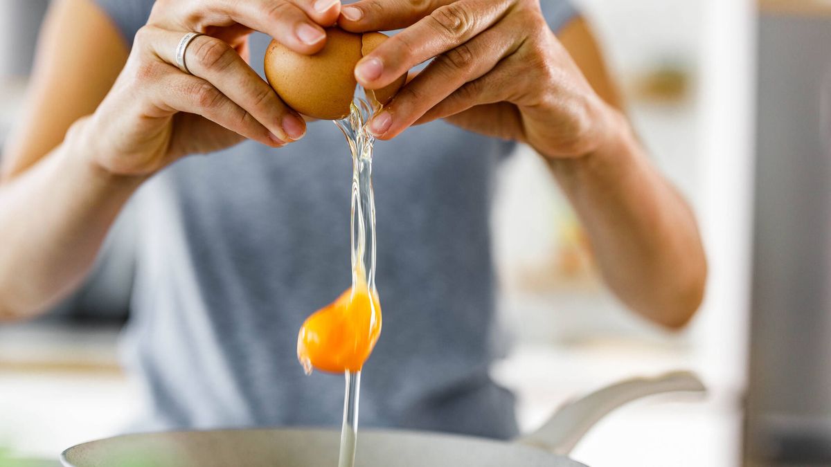 Esto es lo que dice la ciencia sobre cómo afecta al corazón comer huevos