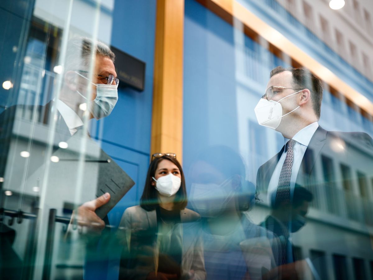 Foto: El ministro alemán de Sanidad, Jens Spahn, y Lothar Wieler, director del Instituto Robert Koch.(Reuters)