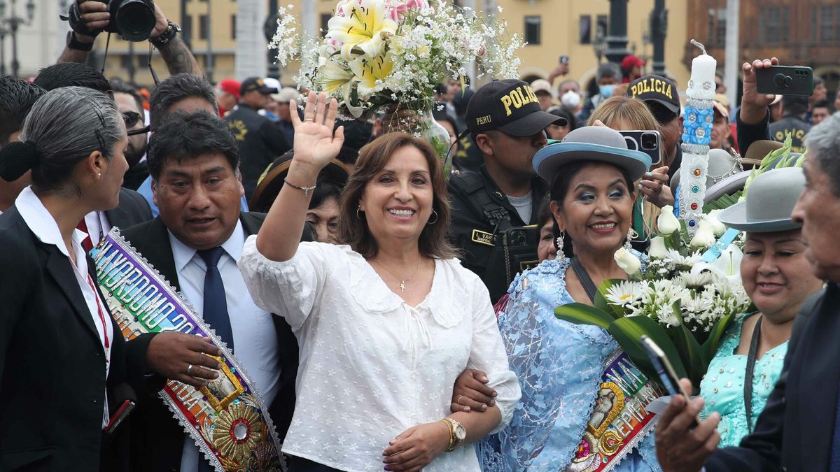 La nueva presidenta de Perú inaugura su mandato con un llamamiento "a la unidad"