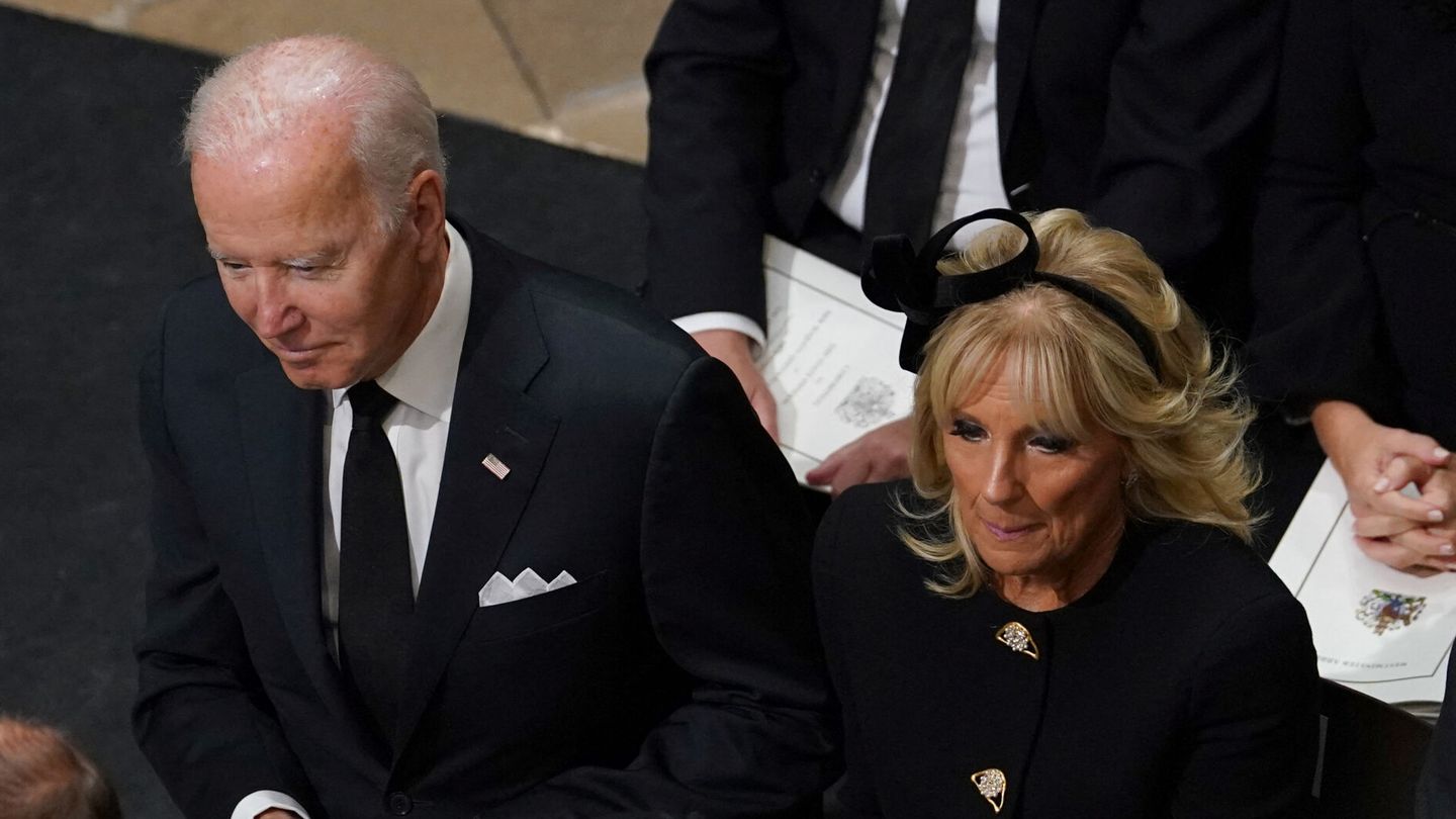 Los Biden, en el funeral de la reina Isabel II. (Reuters/Pool/Gareth Fuller)