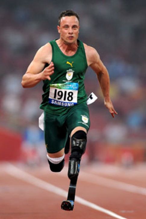 Foto: Pistorius, el Bolt Paralímpico, ya vuela en Pekín