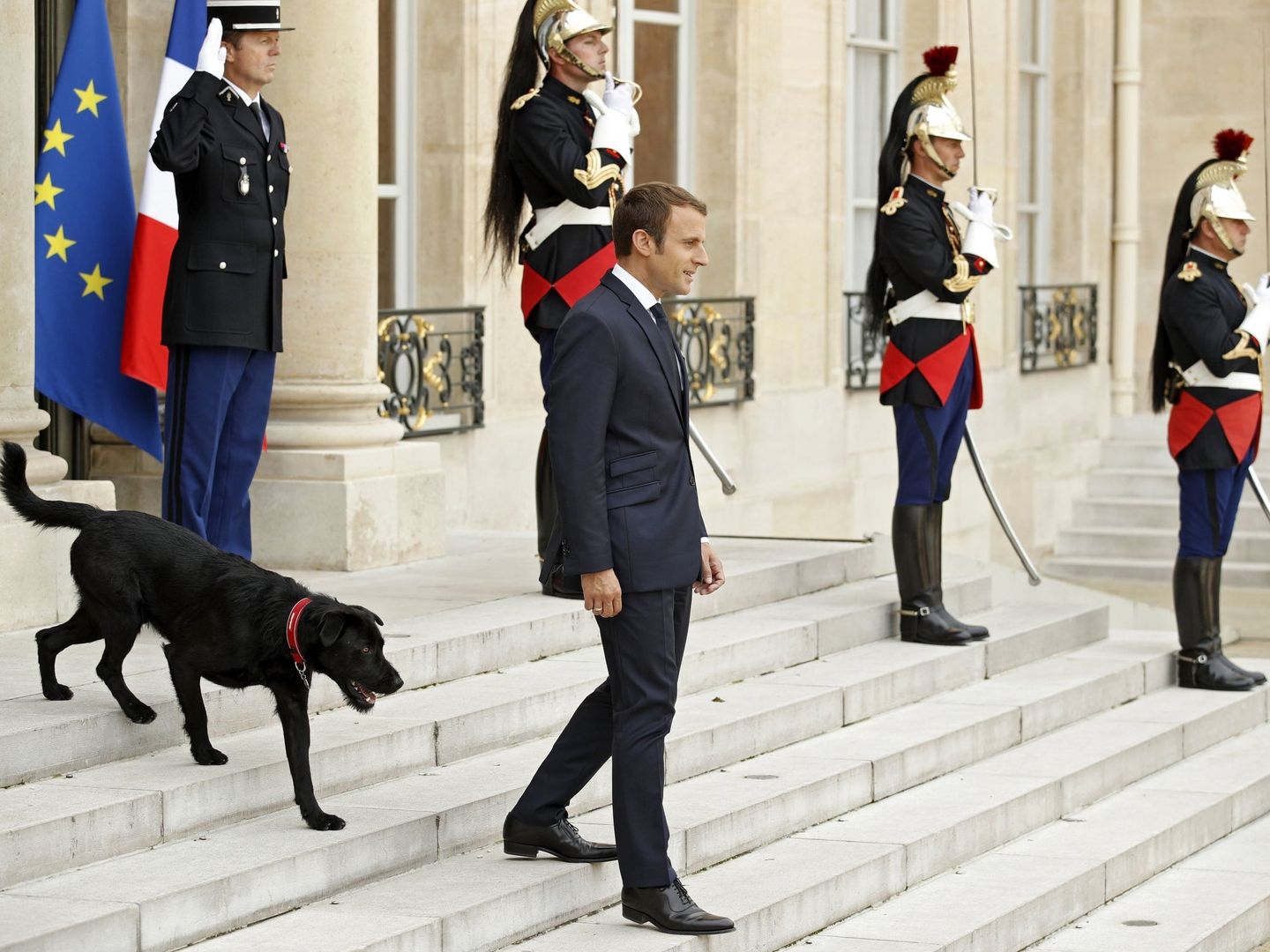 Nemo acompaña a Macron en los actos oficiales (EFE) 