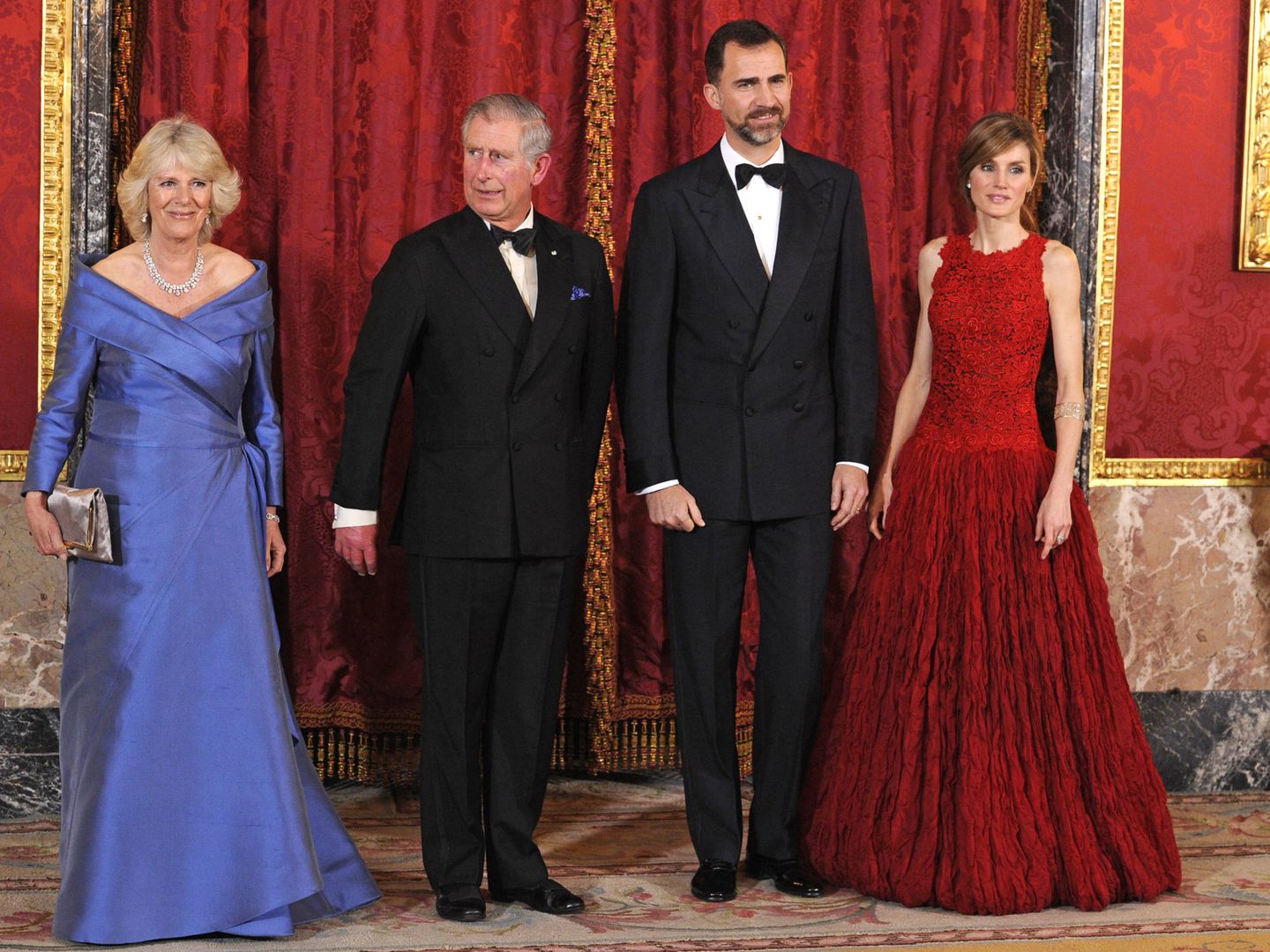 Los Reyes con Camilla y el príncipe de Gales. (Gtres)