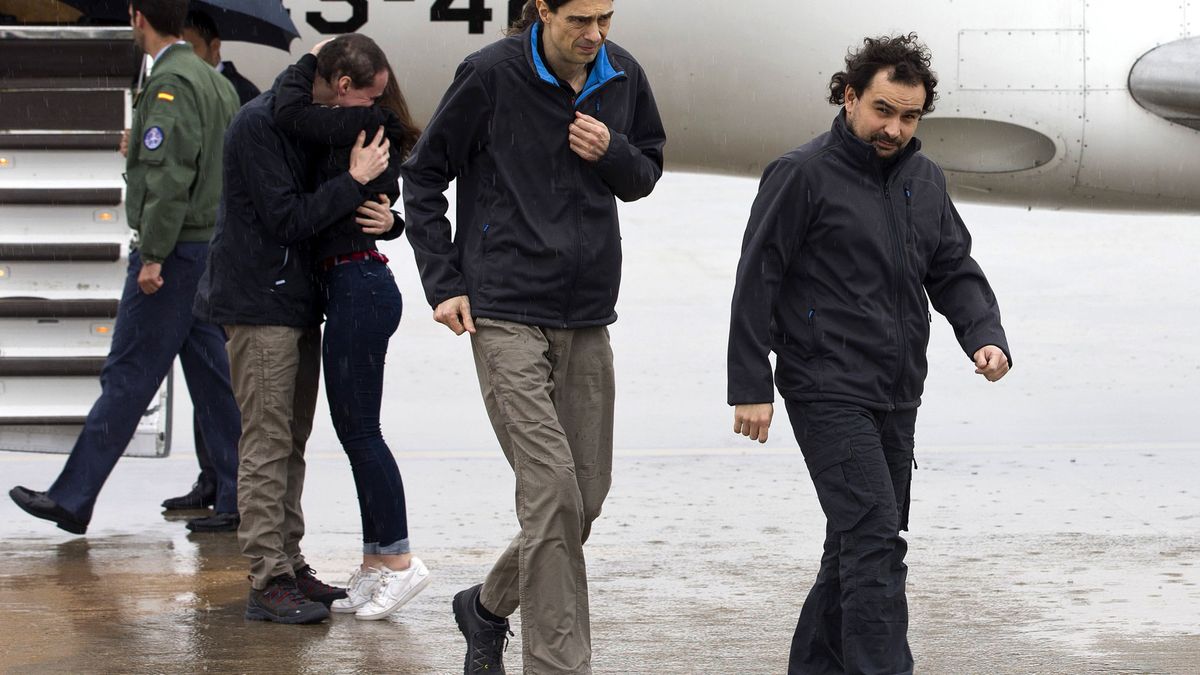 Pampliega, López y Sastre llegan a España tras casi un año de secuestro en Siria