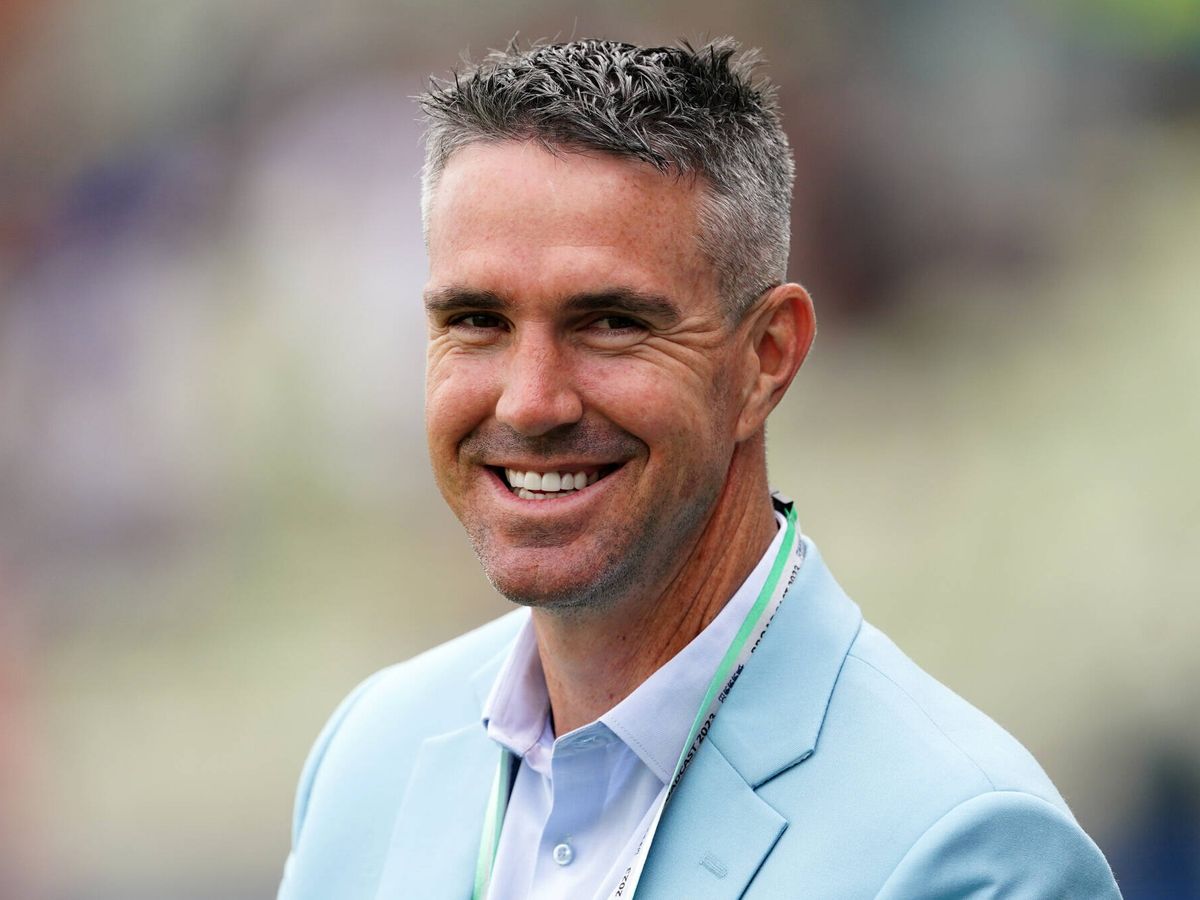 Foto: Kevin Pietersen sale en defensa de los príncipes de Gales. (Gtres)