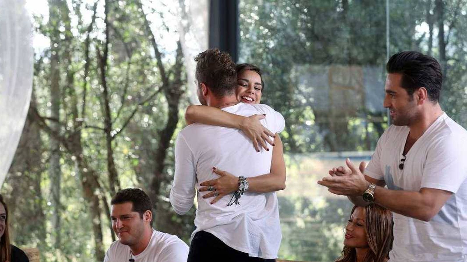 Foto: David Bisbal y Chenoa se abrazan en el reencuentro de 'OT' (TVE)