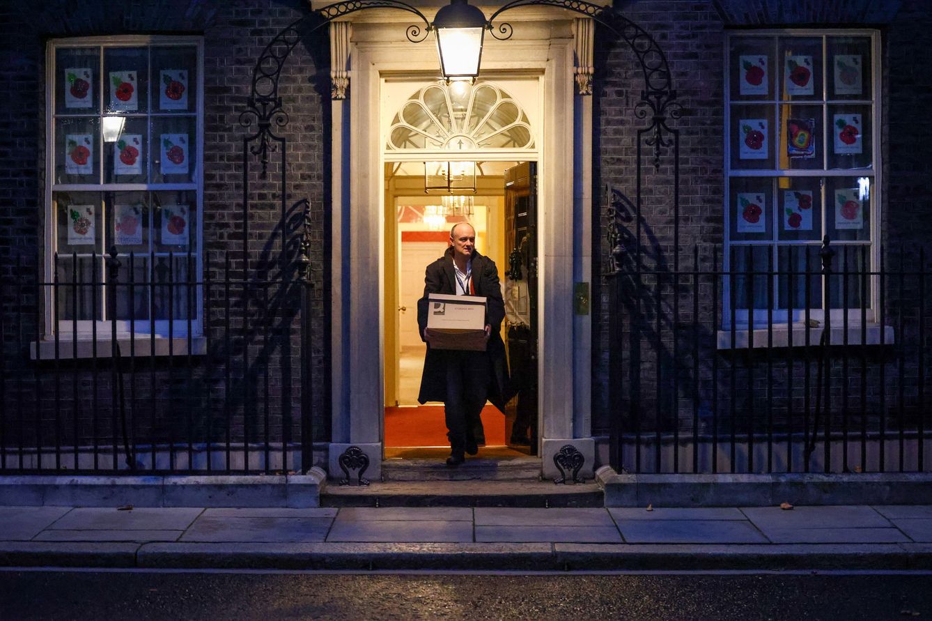 Dominic Cummings cuando tuvo que abandonar Downing Street. (Reuters)