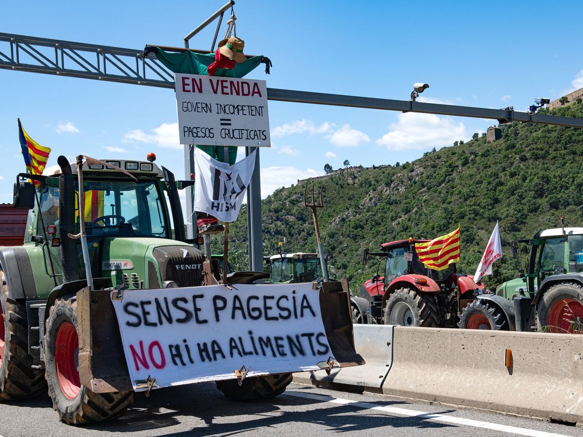 Foto: Nuevas concentraciones de tractores en la frontera de España y Francia. (Europa Press/ Glòria Sánchez)