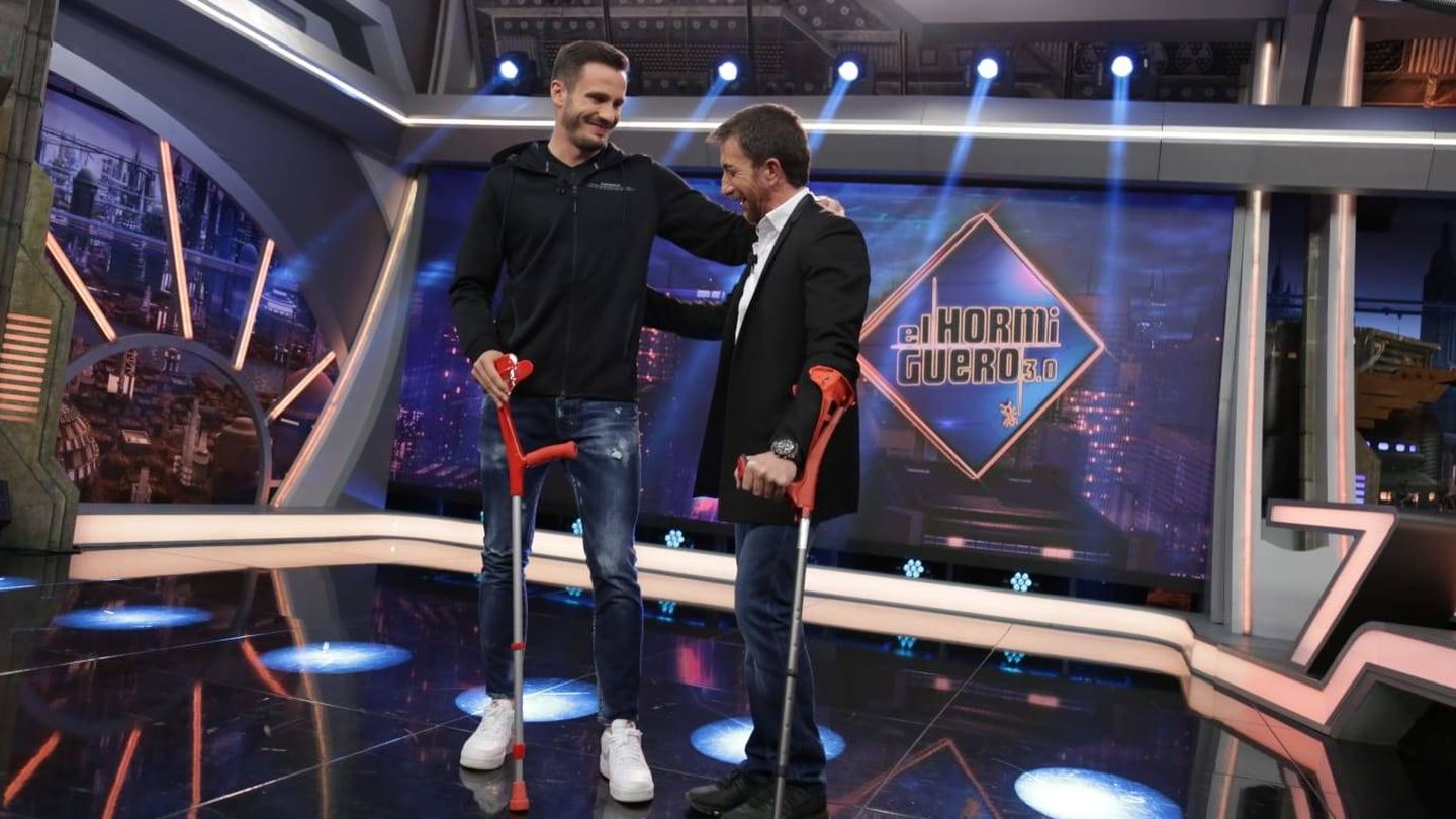 Saúl Ñíguez junto a Pablo Motos en 'El Hormiguero'. (Antena 3)