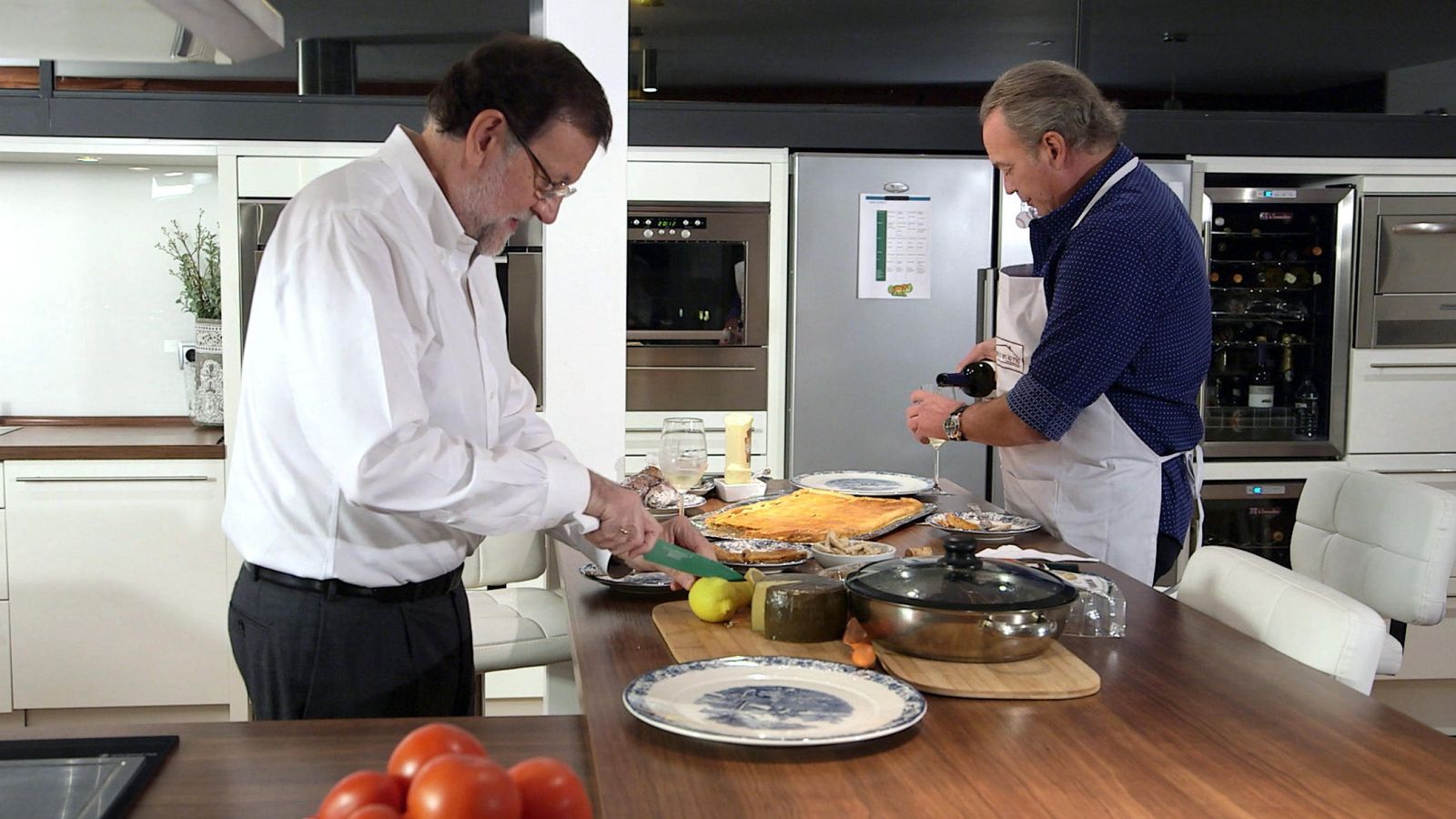 Foto: Mariano Rajoy, en la cocina de Bertín Osborne, en el programa del pasado mes de diciembre. (EFE)