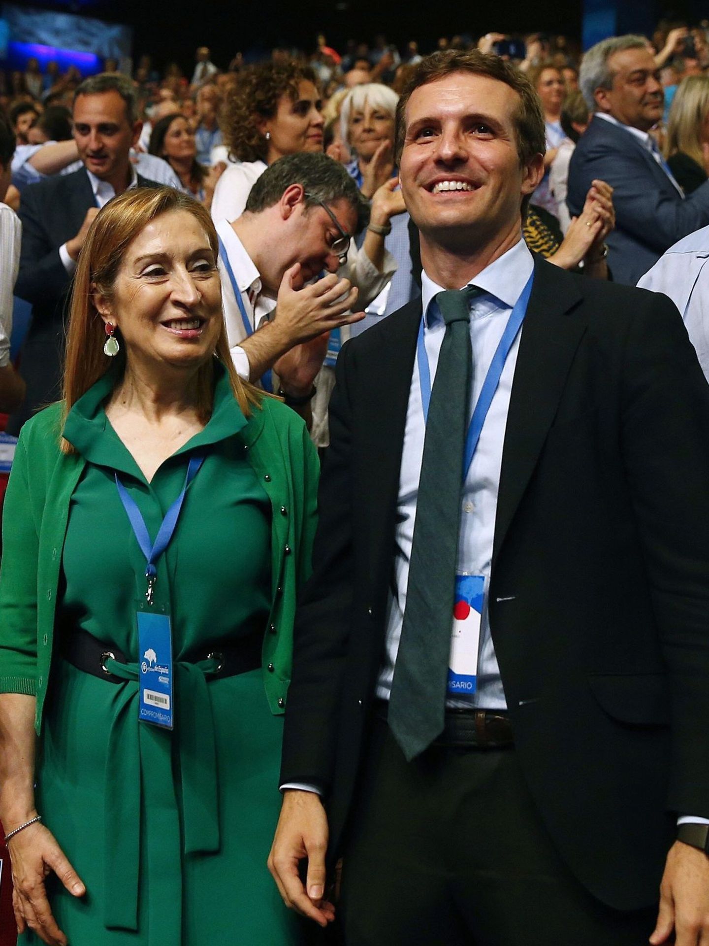Pablo Casado y la presidenta del Congreso de los Diputados, Ana Pastor. (EFE) 