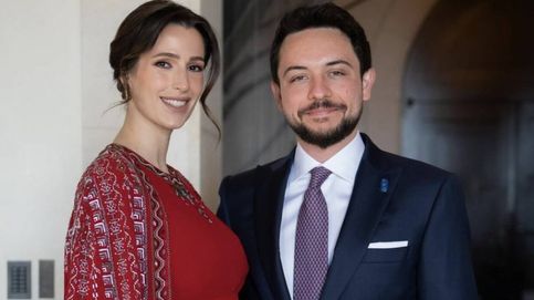 La inédita foto del príncipe Hussein junto a una embarazadísima Rajwa de Jordania: el estilo premamá de la princesa