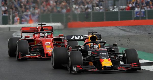 Foto: Max Verstappen, por delante de Ferrari. (EFE)
