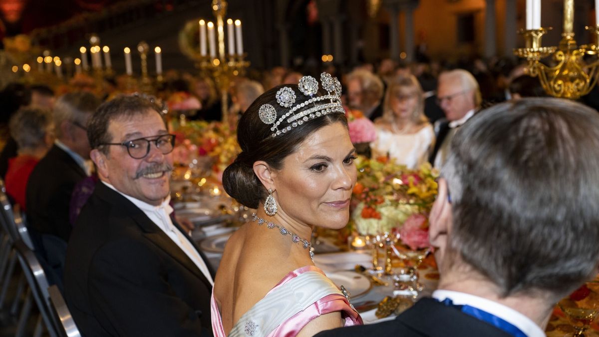 De los pendientes que inquietan a Victoria a la nueva tiara de Sofía: las joyas de los Nobel