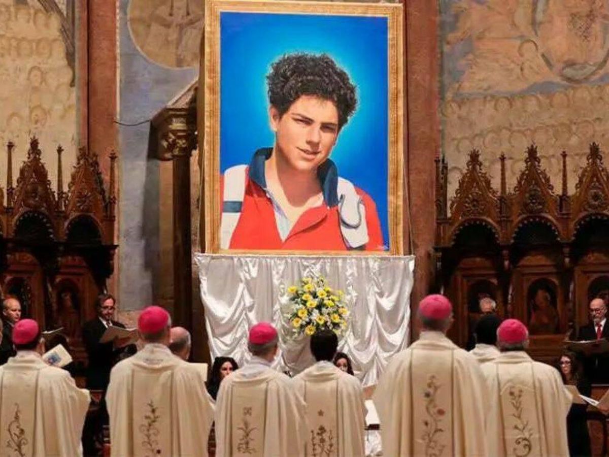 Foto: Quién fue Carlo Acutis, el joven italiano que murió con 15 años en 2006 y al que el Papa Francisco canonizará como santo