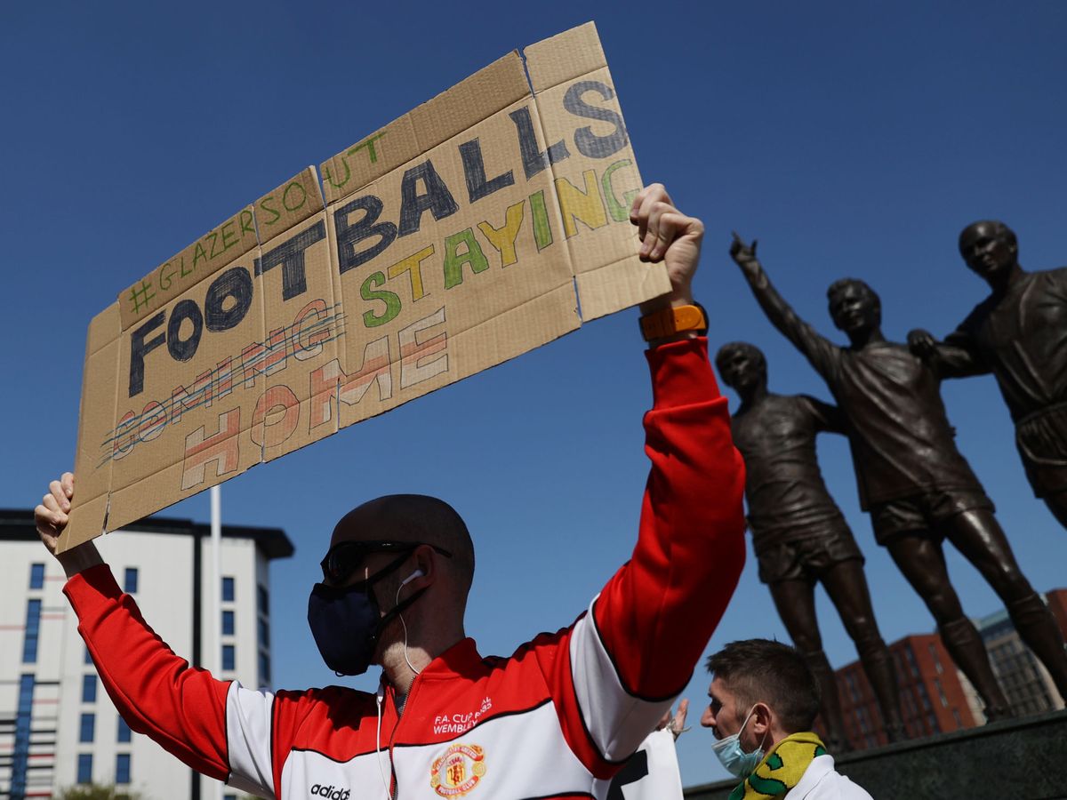 Foto: Protesta en contra de la Superliga en Manchester. (Reuters)