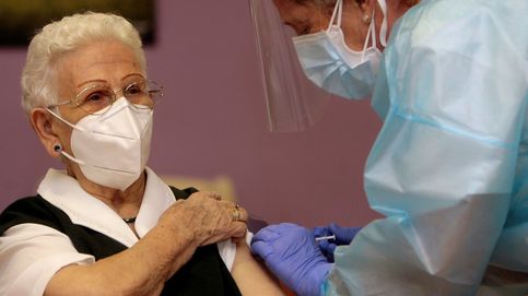 Un año del pinchazo de Araceli: el 85% de los españoles ya tiene al menos una vacuna