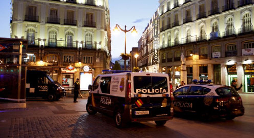 Foto: Dos heridos tras disparar la Policía a un hombre en la Puerta del Sol