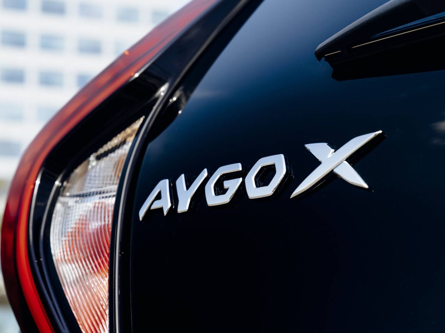 El coche se llama Aygo X, aunque en Toyota prefieren llamarle comercialmente Aygo X Cross.