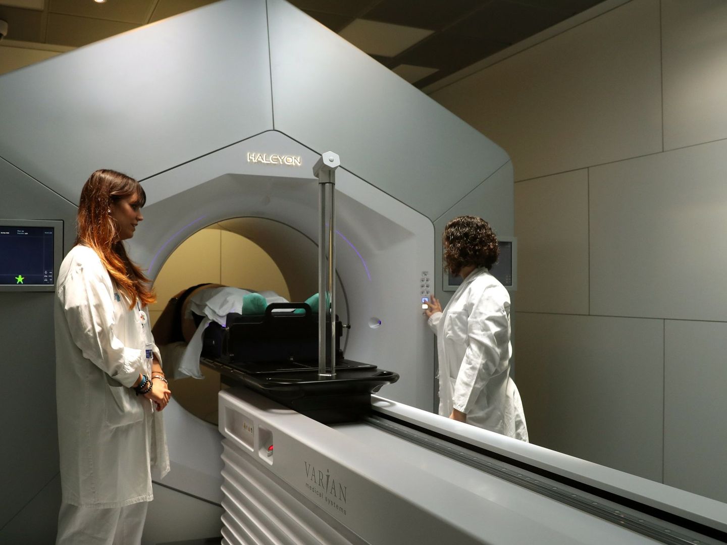 Máquina de radioterapia del Hospital Vall D'Hebron. (EFE)