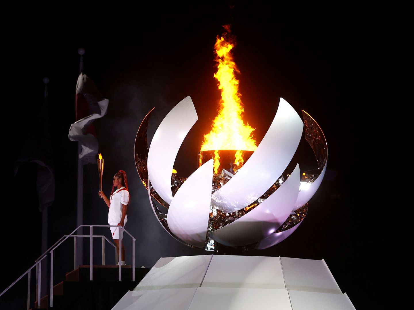 Naomi Osaka con la antorcha olímpica (Reuters)