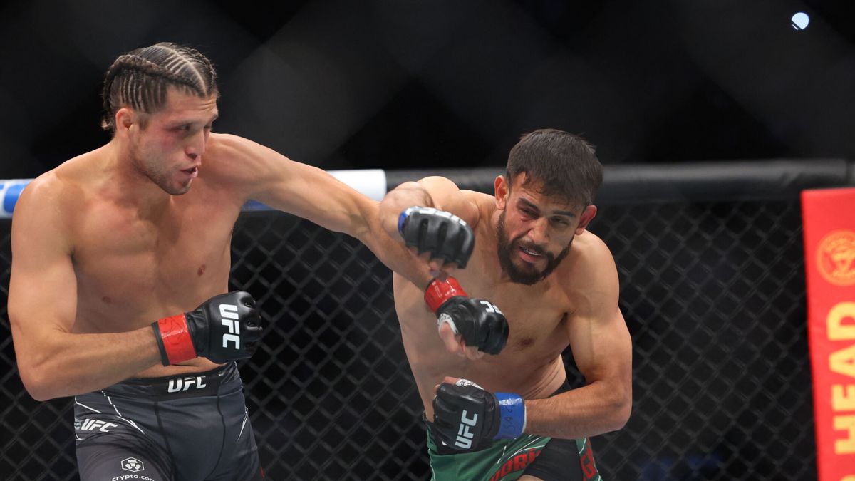 UFC Long Island |  'Pantera' Rodríguez vence a Brian Ortega al salírsele un hombro 