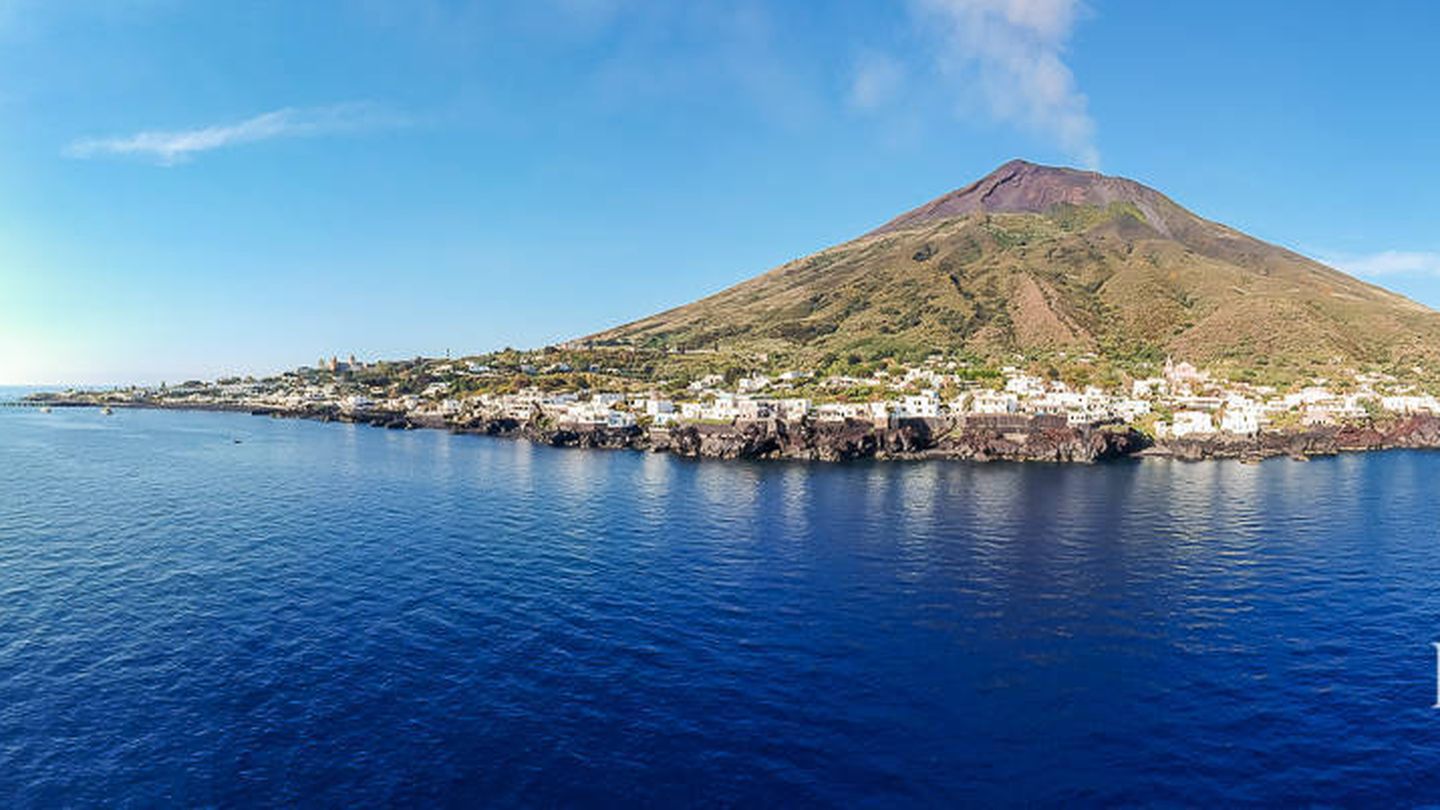 Volcán activo de la isla de Estrómboli. (Foto de Lionard Luxury Real Estate)