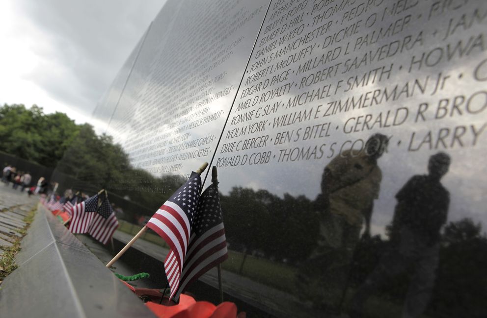 El Vietnam Veterans Memorial, en Washington, con los nombres de los 58.000 caídos (Reuters). 