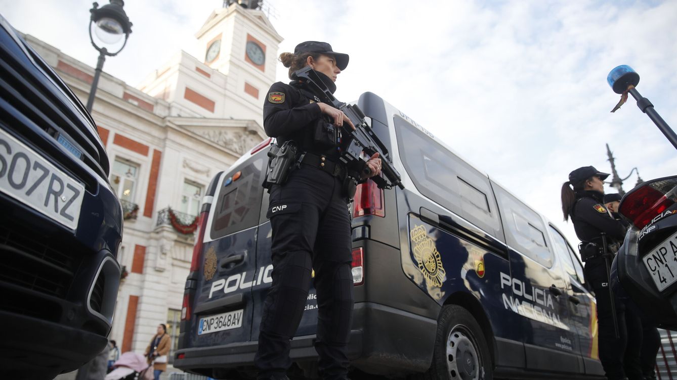 Foto: Policías desplegados en Madrid. (EFE/Juan Carlos Hidalgo)