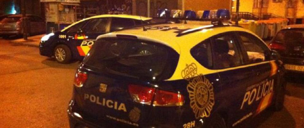 Foto: Policías de patrulla repartieron en Nochebuena jamón y langostinos de su cena entre vagabundos