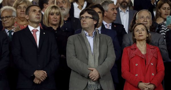 Foto: Puigdemont y Forcadell, en el palco de Montilivi. (EFE)